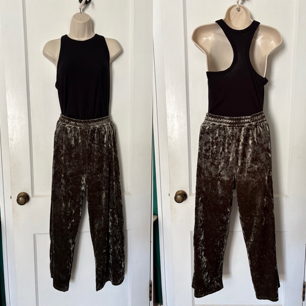 Green crushed velvet pants